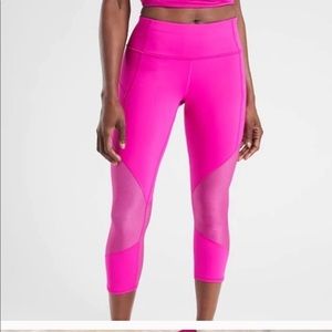 Athleta Pink Mesh Contender Capri Hot Supportive Compression Activewear Bottoms